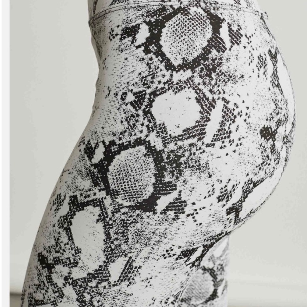 Koral Drive Python High Rise Legging - Picture 2 of 14